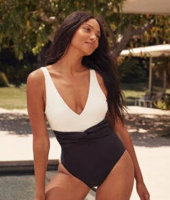 The Twist Backflip - Sea Urchin & White Sand -Cheap Sunset Bikini Store 1 ModelFront 1e33fdd5 9a6a 4f52 8955 81de9edbb99a