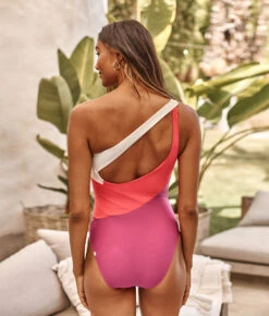 The Long Torso Sidestroke - Spritz & Strawberry & White Sand -Cheap Sunset Bikini Store 3 ModelFullBody 629e3e0c e056 4bb8 b702 5ef0ff5a0cc6