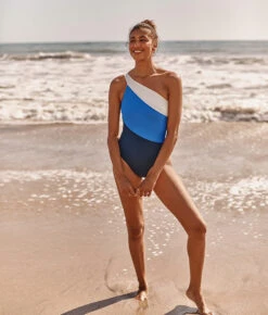 The Sidestroke - Deep Sea & Hydrangea & White Sand -Cheap Sunset Bikini Store 3 ModelFullBody e08e2624 eb0a 466c b69c 012651587b6f