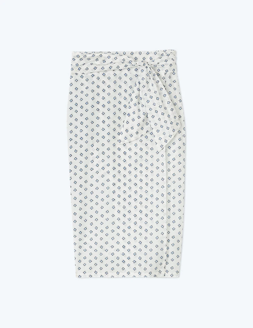 Easy Breezy Sarong - Block Print In White Sand & Indigo 5 Easy Breezy Sarong - Block Print In White Sand & Indigo - Image 5